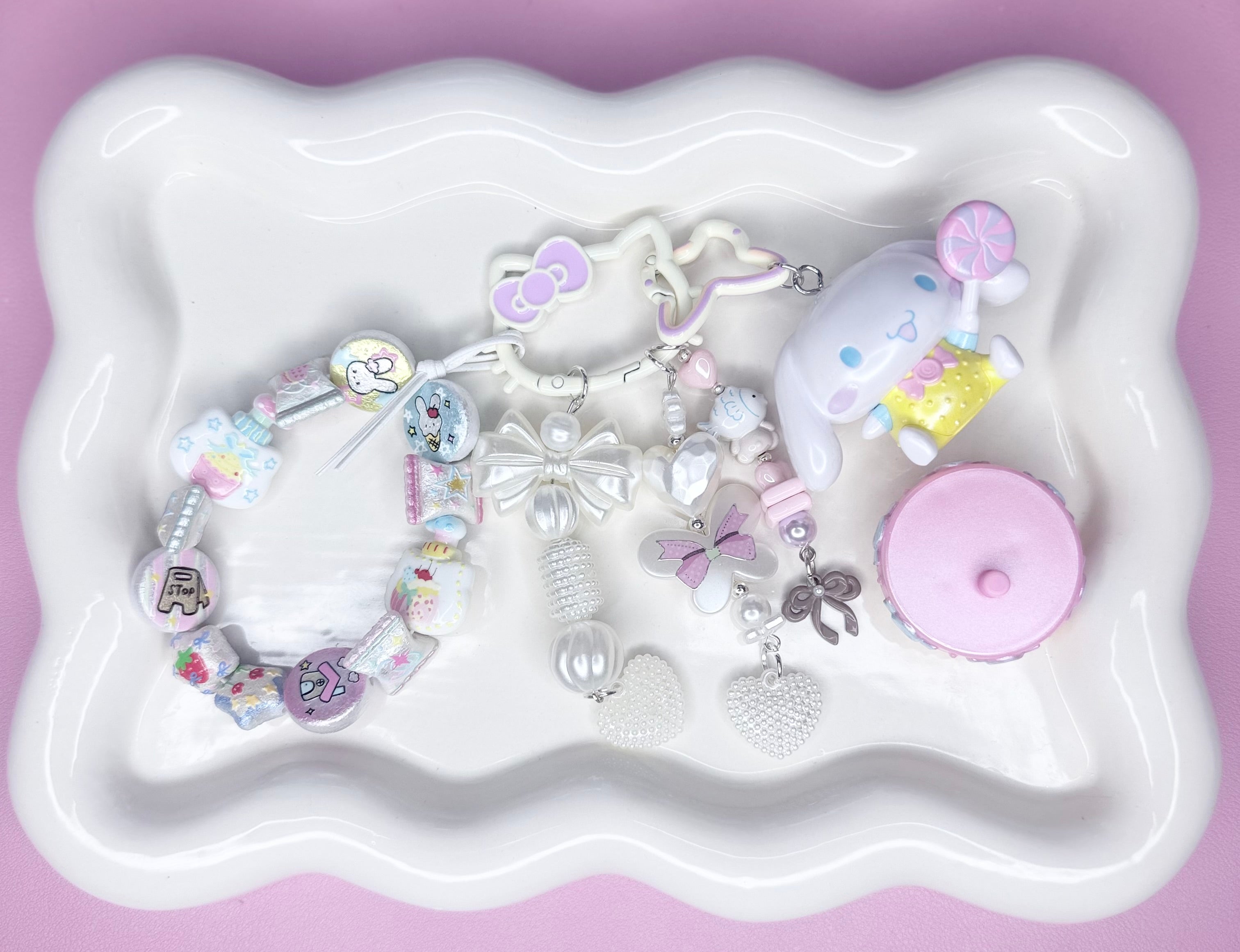 Cinna on Stand 16Wrist Charm